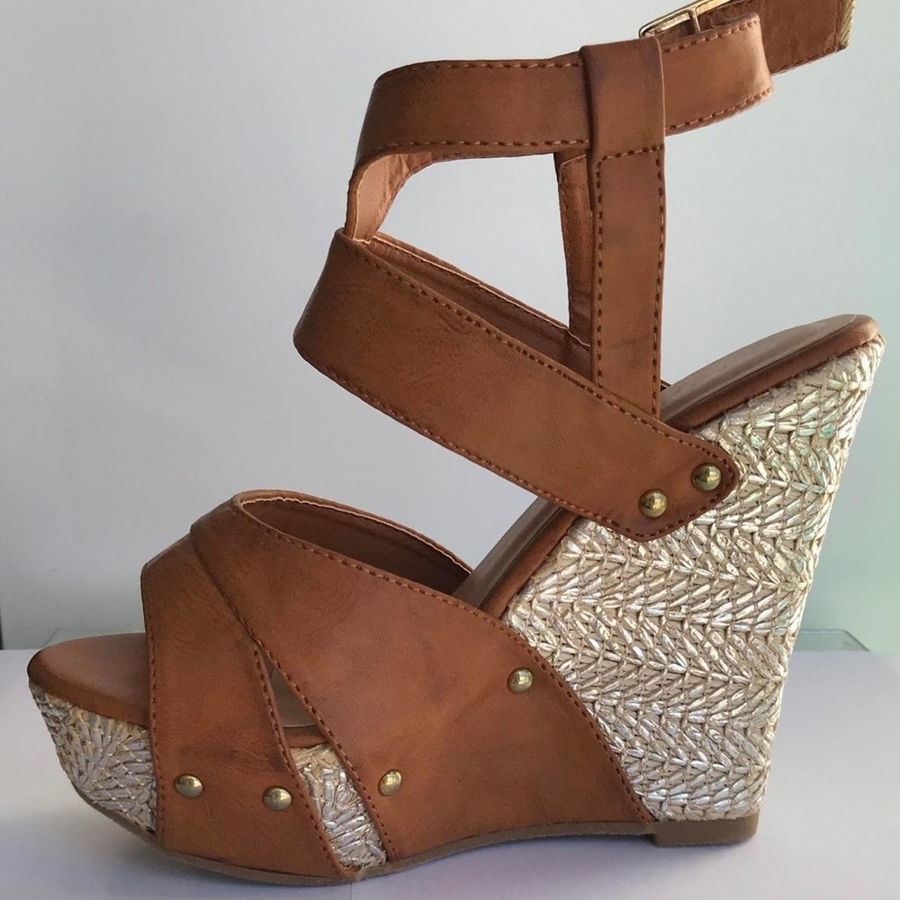 Chunky detailed wedge